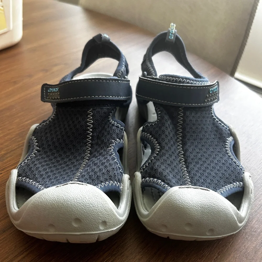 CROCS Kids Dark Blue and Gray Sandals sz 2 strap boy youth